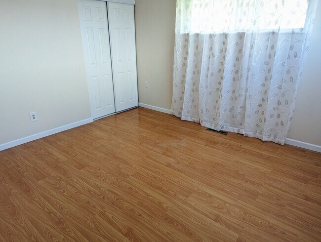 Building Photo - Available NOW - 3 Bed, 1 Bath Spacious Ran...