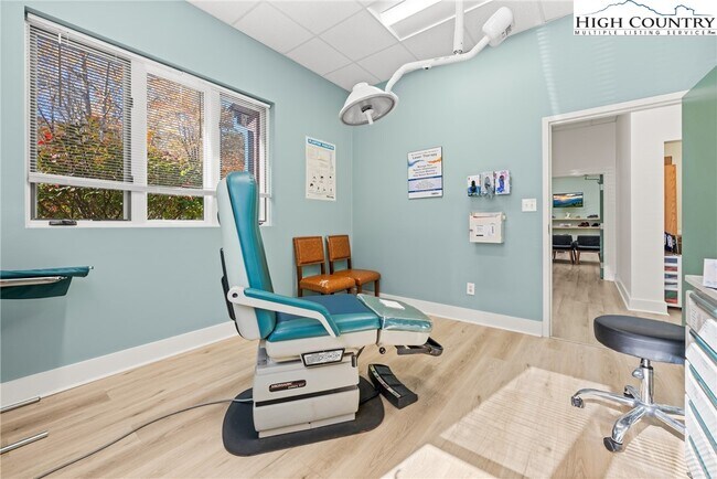 Building Photo - 610 State Farm Rd