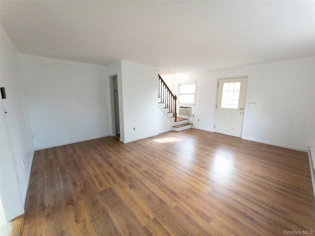 Building Photo - 122 Titicus Rd