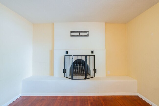 Building Photo - 2333 E Drachman St