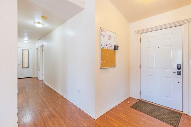 Building Photo - Conveniently located 3 Bedroom, 2 bath