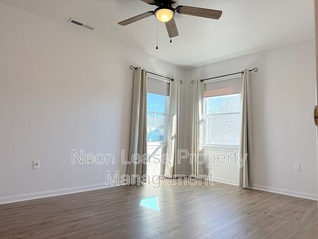 Building Photo - 400 Franklin St