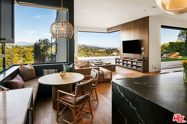 Building Photo - 1030 Somera Rd