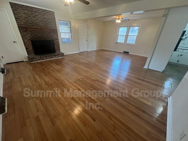 Building Photo - 8293 Lakeview Dr SW