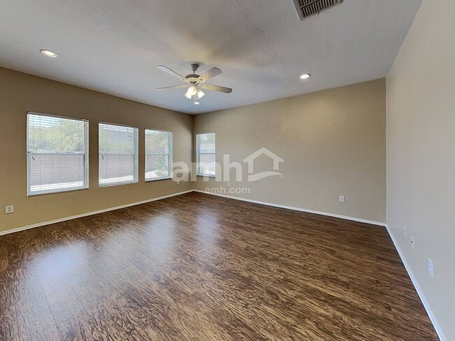 Building Photo - 1115 W Calle Puesta del Sol