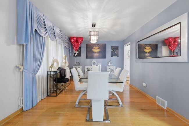 Building Photo - 9728 S Tripp Ave