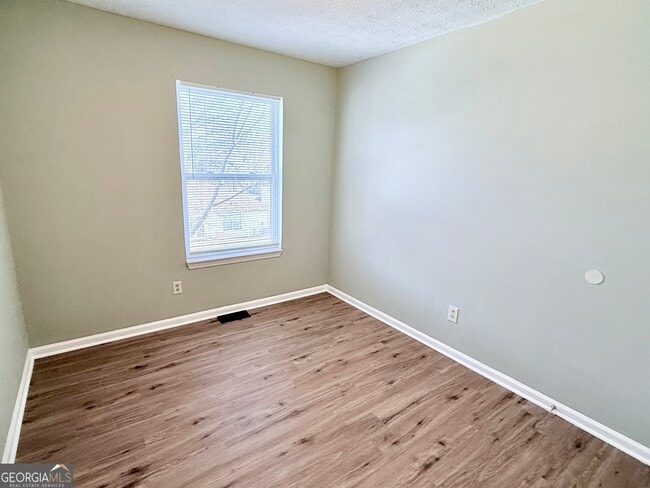 Building Photo - 420 Bainbridge Dr