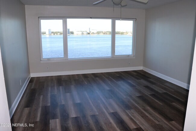 Building Photo - 1590 Le Baron Ave