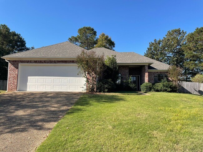 Primary Photo - 3 Bed 2 Bath for Rent in Farmington Statio...