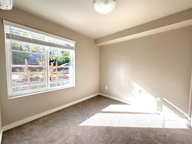 Building Photo - 15423 Admiralty Way