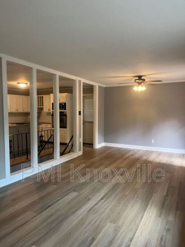 Building Photo - 612 W Meadecrest Dr