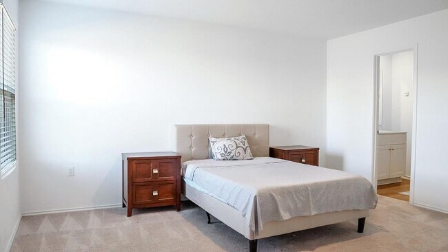 Building Photo - 2400 Willkomen Wy