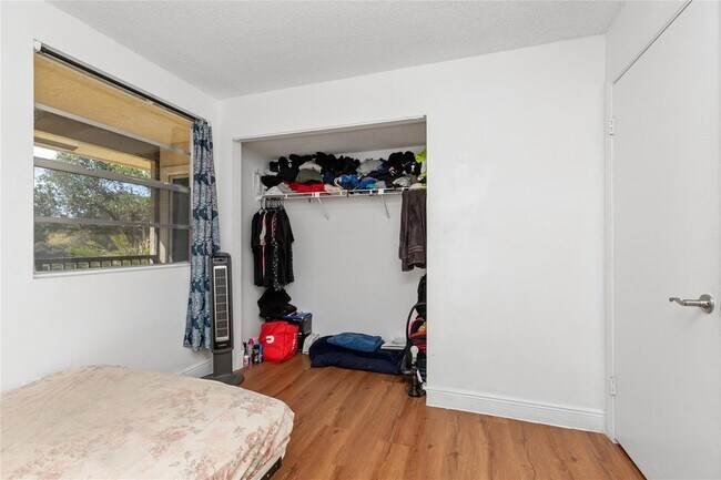 Building Photo - 1237 SW 46th Ave
