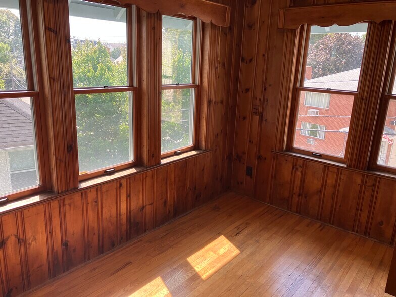 Building Photo - 93 Hillside Rd