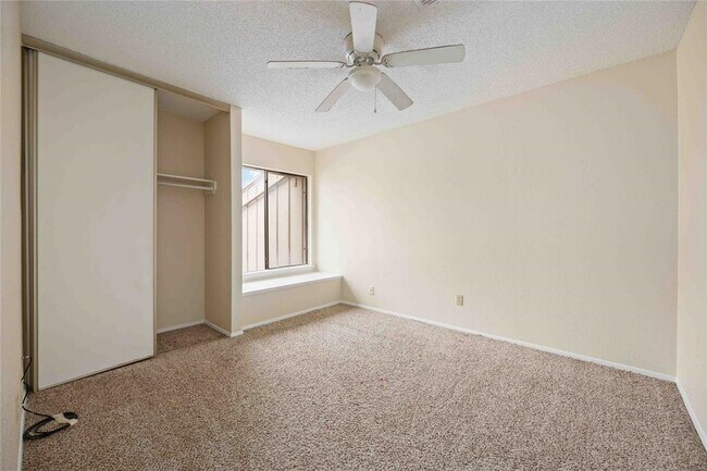 Building Photo - 12033 Bob White Dr