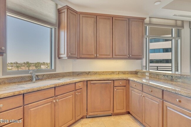 Building Photo - 2211 E Camelback Rd