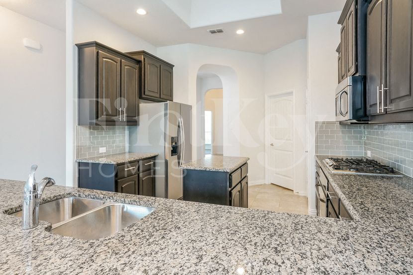 Building Photo - 213 Mineral Point Dr