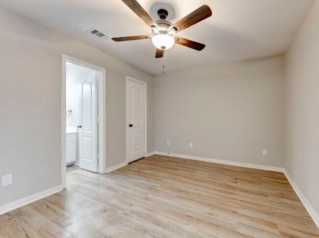 Building Photo - 2321 Terrace Dr