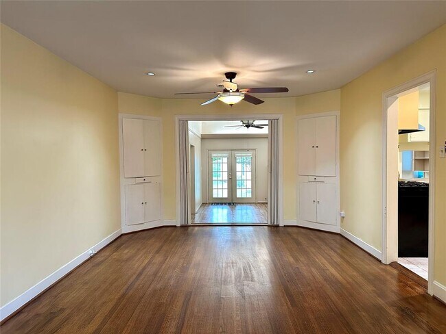 Building Photo - 709 W 34th St