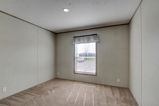 Building Photo - 5233 Clarksville Rd