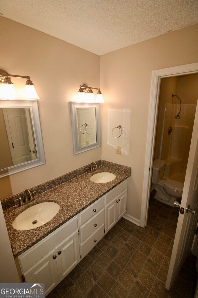 Building Photo - 108 Baytree Ct