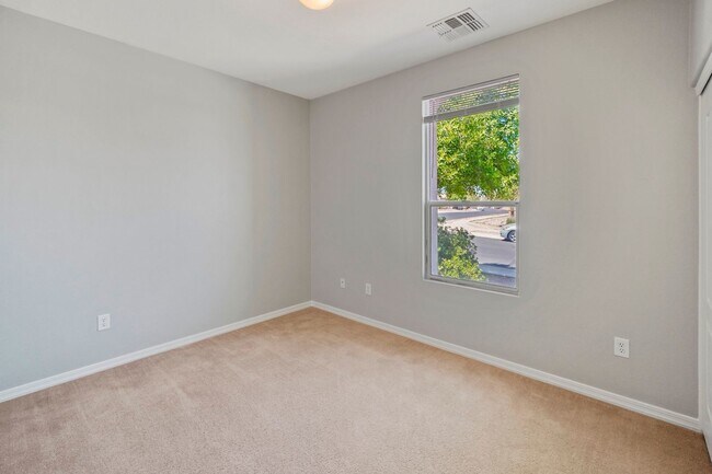 Building Photo - Stylish 4-Bedroom Rental in Rancho Sahuari...