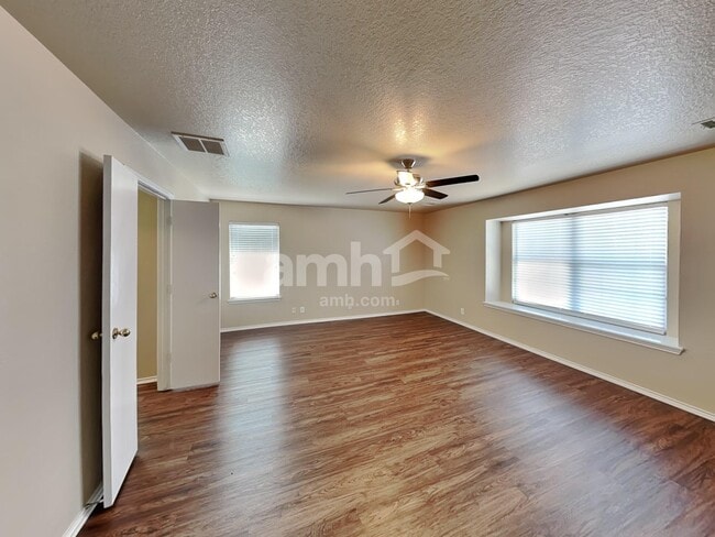 Building Photo - 104 Harness Ln