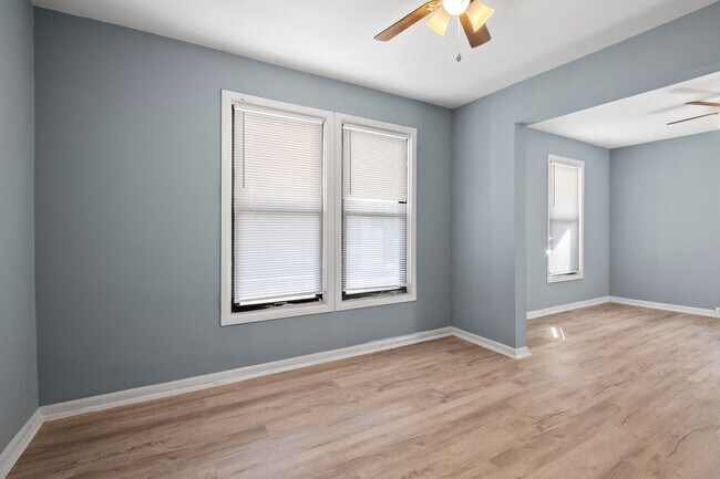 Building Photo - Dutchtown 2 bed 1 bath Single-Family for R...