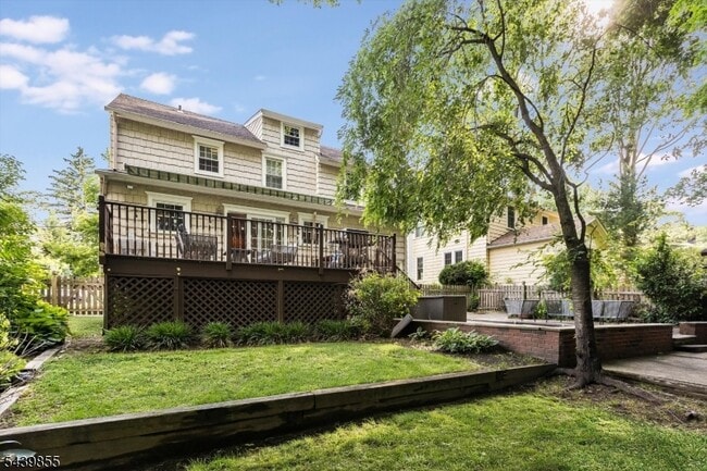 Building Photo - 25 Riverview Dr