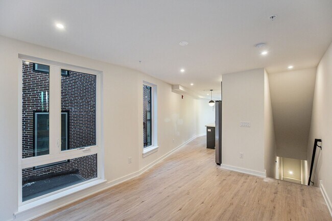Building Photo - 933 N 29th St