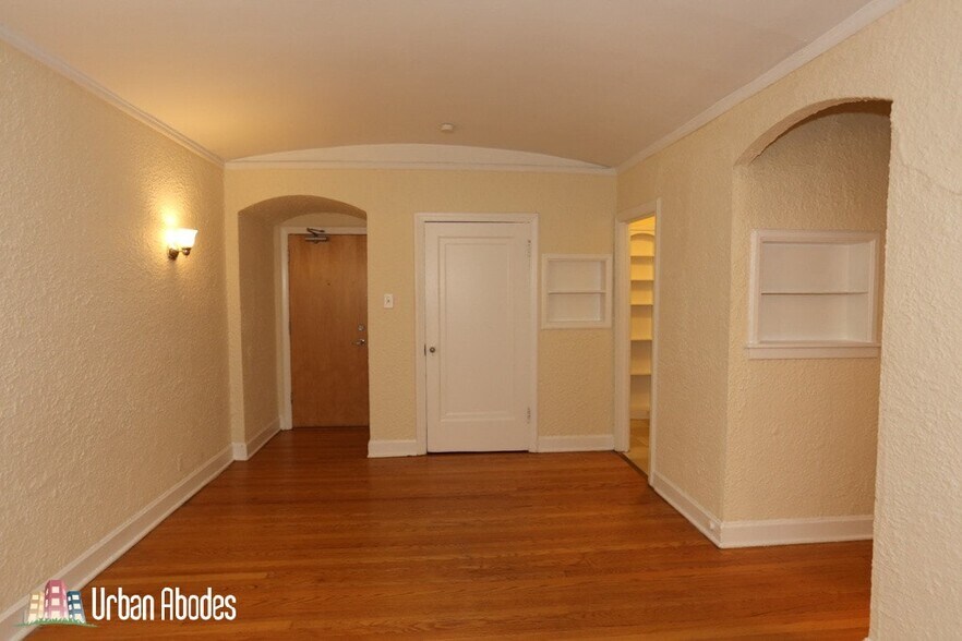 Building Photo - 539 W Arlington Pl