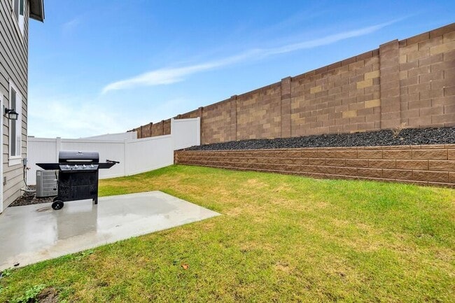 Building Photo - 5215 Remington Dr
