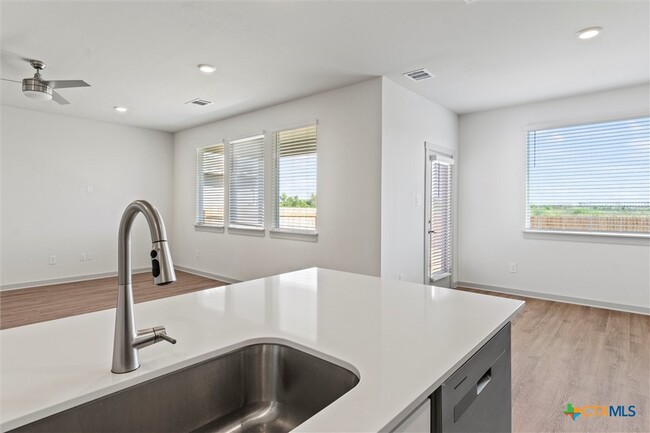 Building Photo - 530 Wilshire Rd