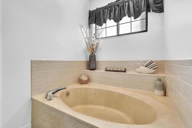 Building Photo - 8099 Cassia Dr