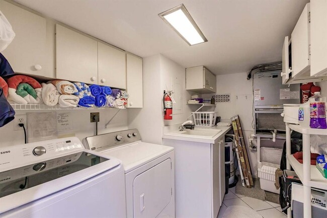 Building Photo - 1125 W Peppertree Dr