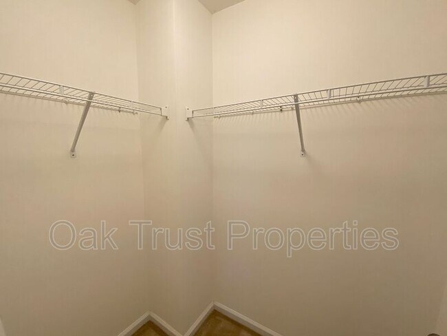 Building Photo - 9139 Parlor Dr