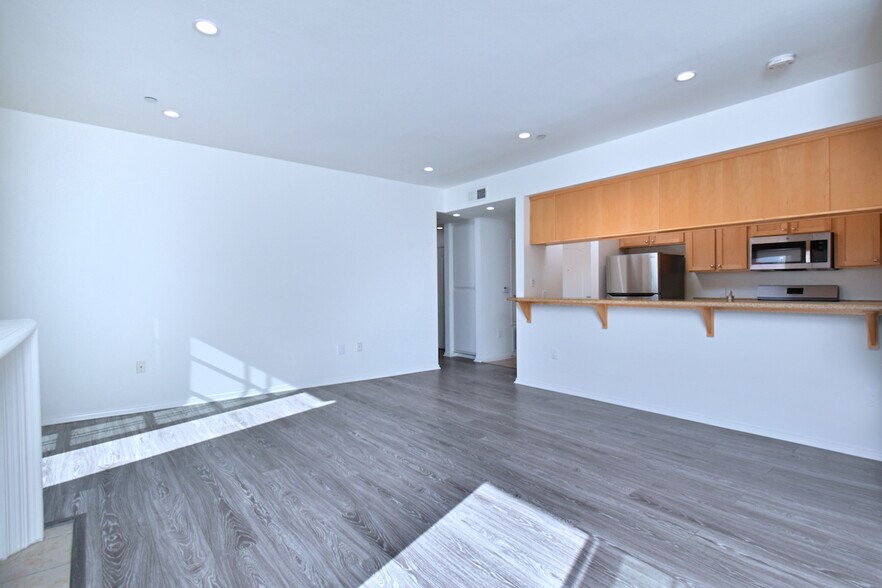 Building Photo - 11215 Huston St