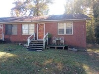 Building Photo - 2 Bedroom 1 bathroom