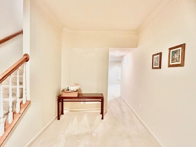 Building Photo - 10503 Aubinoe Farm Dr