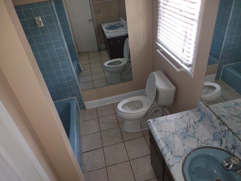 Master Bath - 107 Via Eldorado Dr