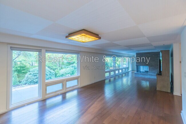 Building Photo - 16 Sunbrook Rd