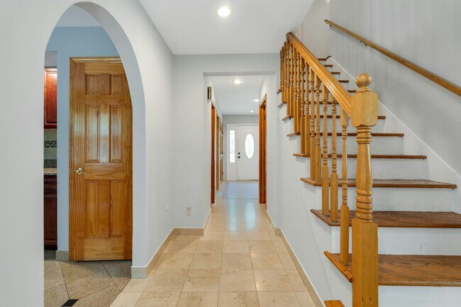 Building Photo - 68 Briarwood Ave