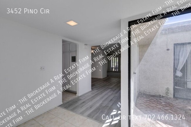 Building Photo - 3452 Pino Cir