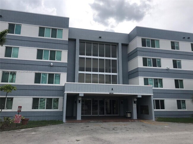 Building Photo - 14830 Naranja Lakes Blvd