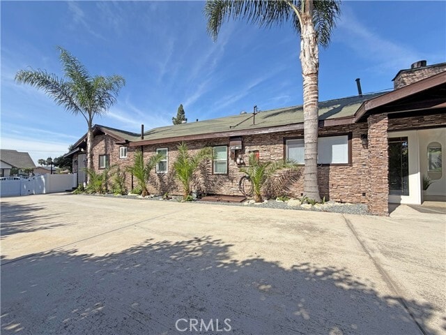 Building Photo - 621 E Pine St