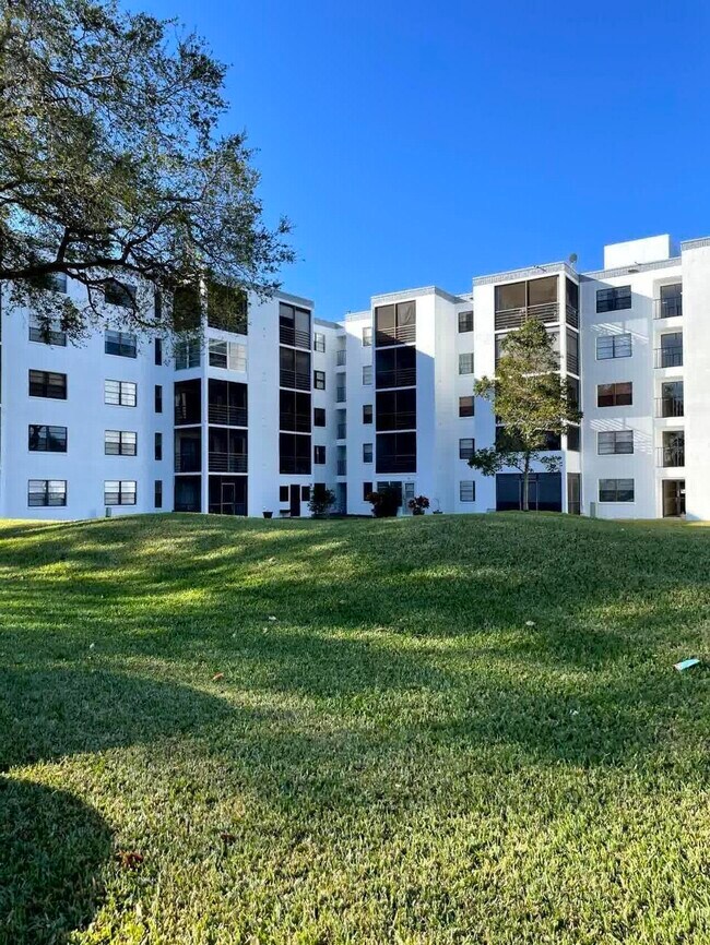 Building Photo - 9235 SW 8th St