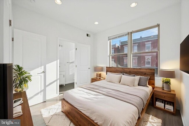 Building Photo - 4131 Cambridge St