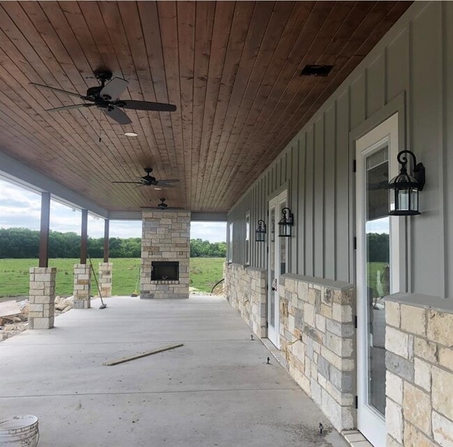 Building Photo - 19289 Vilas Rd