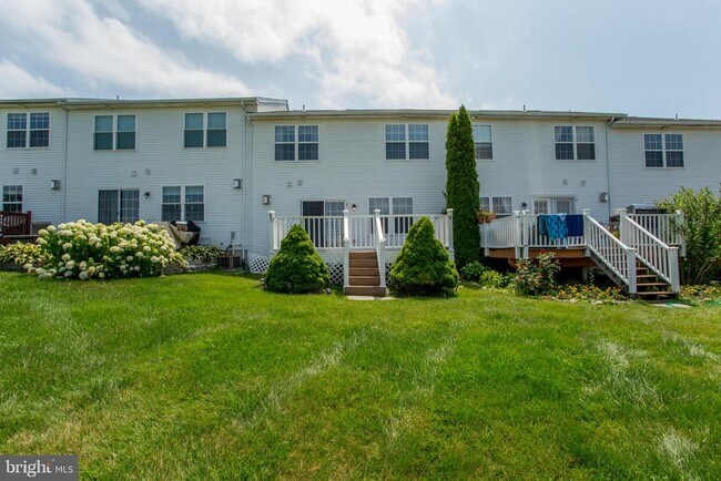 Building Photo - 207 Hampshire Dr
