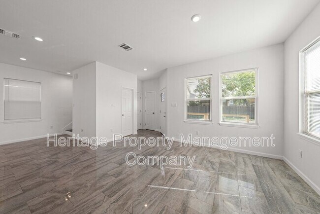 Building Photo - 323 Gabriel